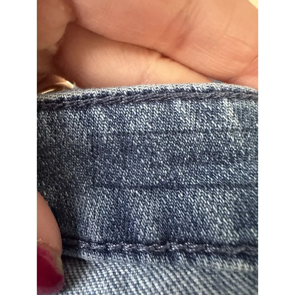 Vineyard Vines Jeans Women’s 4 Cropped Distressed Raw Hem Medium Blue Some Wear - Picture 15 of 16